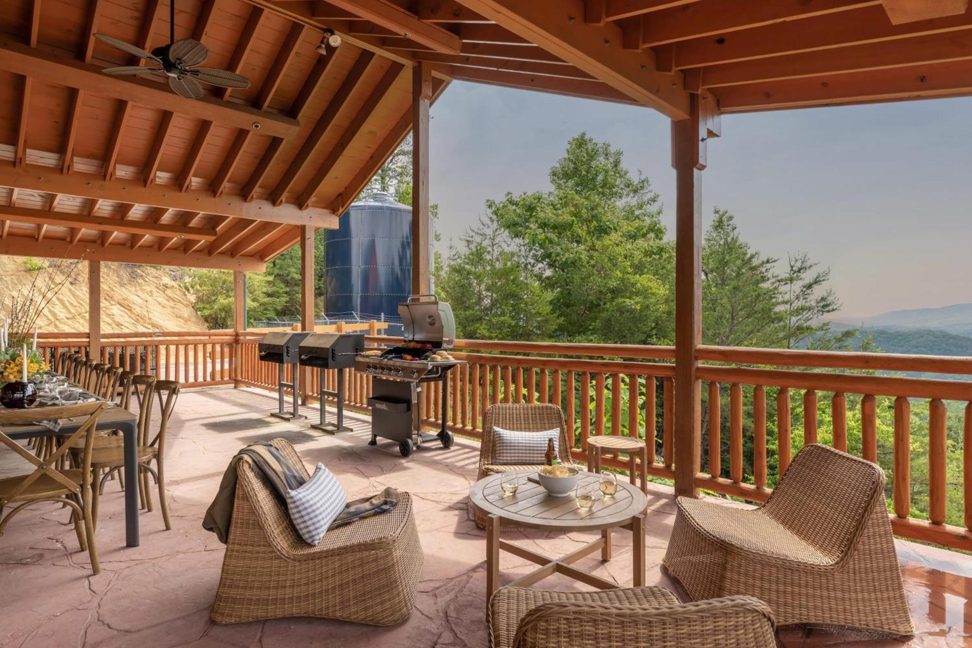 Sugarland By Avantstay Sleeps 28 Home Theatre Two Hot Tubs Indoor Pool Incredible Views Pigeon Forge Exterior photo